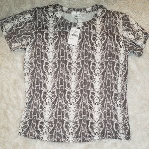 Socialite from Nordstrom snake super soft tee sz M